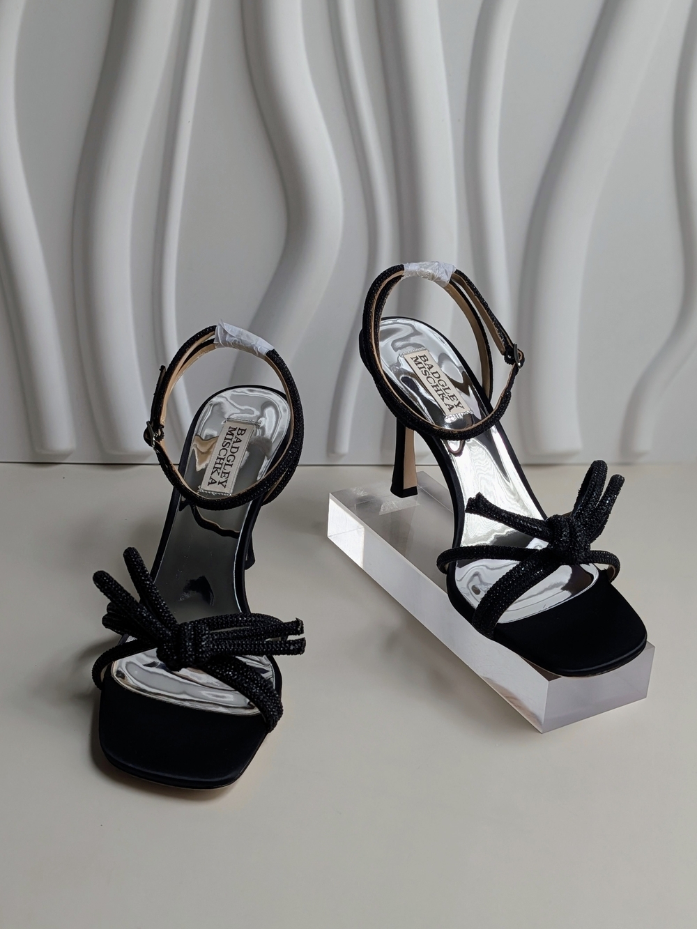 NIB Badgley Mischka Effie Crystal Bow Heels Black Satin Size 8